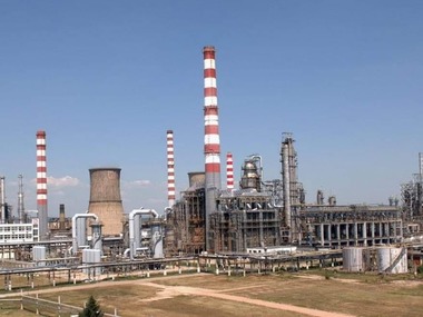 UPDATE - Explozie în incinta rafinăriei Lukoil din Ploieşti/ O persoană a fost rănită/ Deflagraţia s-a produs la un canal de vizitare a conductelor din cauza unei acumulări de gaze