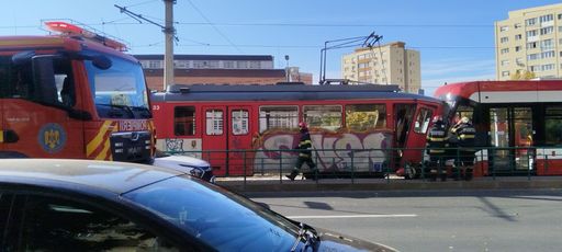 UPDATE - Arad: Şapte răniţi, în urma unui accident între două tramvaie pe Calea Aurel Vlaicu
