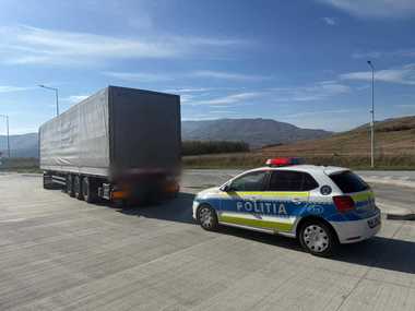 Sibiu: Şofer de TIR, cetăţean străin, prins când circula haotic pe Autostrada A1/ El avea o alcoolemie de 2,67 g/l - VIDEO