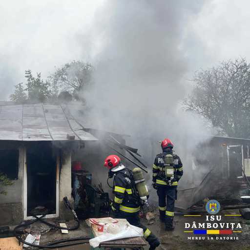 O femeie de 70 de ani şi-a pierdut viaţa într-un incendiu produs în judeţul Dâmboviţa / Focul a pornit de la jar căzut din sobă / IGSU: Vorbeşte cu părinţii şi bunicii tăi! Explică-le cât de periculos este să doarmă cu focul aprins
