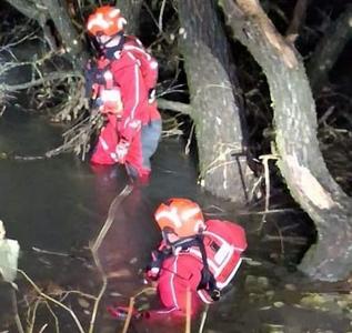 Un pescar de 73 de ani şi-a pierdut viaţa în apele Crişului Negru/ Dispariţia bărbatului a fost sesizată de un alt pescar, care a observat sculele de pescuit ale acestuia, rămase pe mal/ Recomandările ISU Bihor