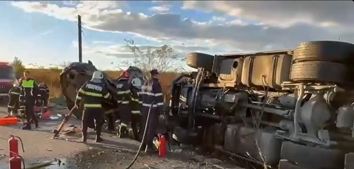 Accident cu doi morţi în judeţul Iaşi, pe drumul european E85 Un autoturism BMW s-a ciocnit cu un TIR, după ce şoferul autoturismului a efectuat o depăşire pe linie continuă - FOTO
