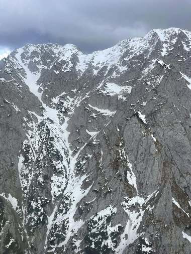 Încă un accident în zona montană - Un bărbat de 47 de ani a murit, după ce a căzut în gol 250 – 300 de metri în Piatra Craiului / Se afla alături de fratele său şi nepotul de 12 ani - FOTO