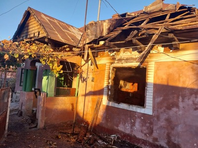 Neamţ: O femeie a murit şi un bărbat a fost rănit, suferind arsuri pe mâini, torace şi în zona capului, în urma unui incendiu / Focul a fost provocat de jarul căzut din sobă - FOTO
