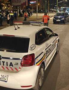 Două fete, lovite de o maşină pe o trecere pentru pietoni din municipiul Braşov / Au suferit multiple leziuni şi vor fi transportate la spital