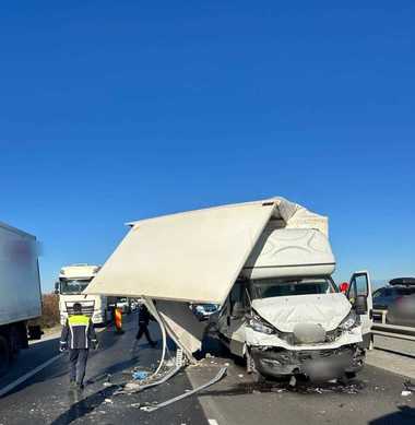 Argeş: Două accidente s-au produs vineri dimineaţă pe autostrada A 1 - FOTO