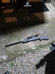 Maramureş: Un bărbat a fost reţinut după ce şi-a agresat fosta soţie, apoi a ameninţat-o cu o armă cu aer comprimat