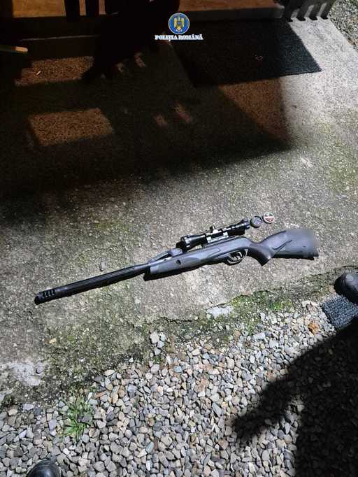 Maramureş: Un bărbat a fost reţinut după ce şi-a agresat fosta soţie, apoi a ameninţat-o cu o armă cu aer comprimat