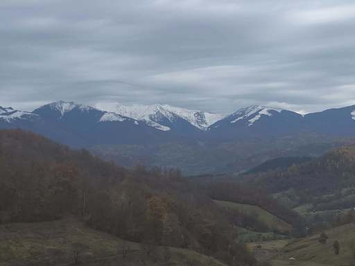Tânăr ucrainean, recuperat din Munţii Maramureşului după o acţiune care a durat şase ore. El se afla de 21 de zile pe drum şi de patru zile nu mai avea provizii

