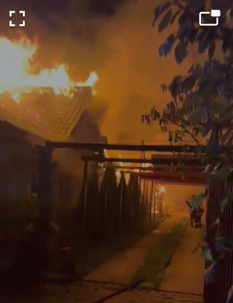 Pericol de explozie în judeţul Prahova, din cauza unui incendiu la o locuinţă în care sunt mai multe butelii - VIDEO