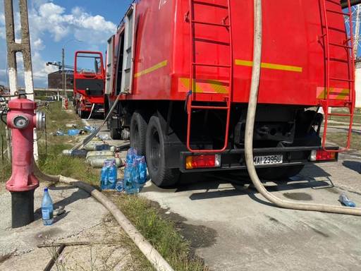 Cluj: Incendiu la o priză şi mai multe cabluri într-un magazin din Floreşti / 20 de persoane s-au autoevacuat / Un client acuză o uşoară intoxicaţie cu fum

