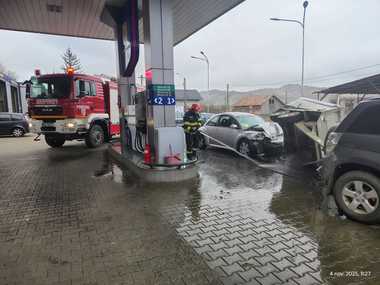 Accident într-o benzinărie din judeţul Bistriţa-Năsăud / 1.000 de litri de motorină au curs dintr-un bazin aflat în remorca unei maşini – FOTO