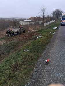 Vaslui: Un copil de un an şi o lună a fost grav rănit într-un accident rutier, suferind un traumatism cranian după ce a fost proiectat prin parbrizul autoturismului în care se afla - FOTO, VIDEO
