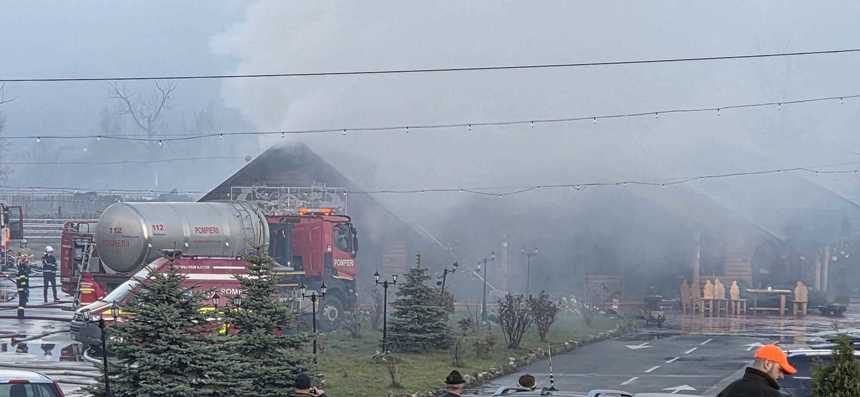 Suceava - Incendiu la o pensiune din Gura Humorului. O persoană a fost găsită carbonizată - FOTO