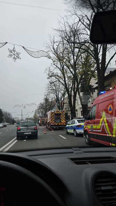 Incendiu la un hotel din Timişoara/ Zece persoane, angajaţi, s-au autoevacuat