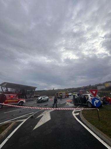 Cluj: Un bărbat de 44 de ani a murit, iar alte trei persoane, printre care şi un copil de şapte ani au fost rănite, într-un accident rutier - FOTO
