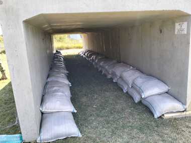 UPDATE - Localităţile Plauru şi Ceatalchioi, evacuate / O navă cu GPL a fost lovită de dronă şi arde în zona localităţii Ismail / Pericol iminent de explozie / Mesaje RO-Alert în zonă / Persoanele, transportate cu microbuze ale pompierilor - VIDEO 