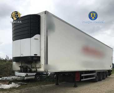 Constanţa: Mai multe persoane  care ar fi introdus în ţară 8,6 milioane de ţigarete de contrabandă, cercetate / În documentele vamale scria că este un import de perdele / Marfa, transportată în Bihor

                                            