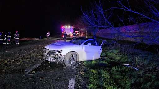 UPDATE - Constanţa: Un tânăr de 24 de ani şi-a pierdut viaţa, după ce maşina în care se afla a intrat sub remorca unui camion / Precizările Poliţiei - FOTO

