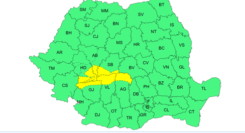 Meteorologii anunţă lapoviţă şi ninsoare în mai multe regiuni ale ţării, dar şi depuneri de polei / Vremea se răceşte în continuare / Cod galben pentru zonele montane din Gorj, Vâlcea, Argeş, Hunedoara, Alba şi Sibiu

