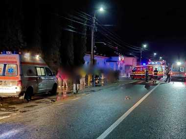 UPDATE - Cluj: Două accidente produse pe DN 1, în apropiere de Huedin/ La Bologa, un bărbat a fost descarcerat şi transportat la spital/ La Poieni, trei pietoni au fost accidentaţi pe trecere, ei fiind transportaţi la spital/ Şoferul era băut