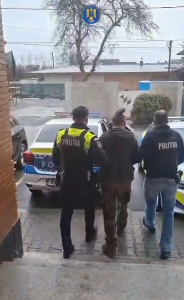 Hunedoara: Bărbat, reţinut după ce a condus un tractor deşi nu are permis de conducere şi era beat, iar autovehiculul nu era înmatriculat - VIDEO