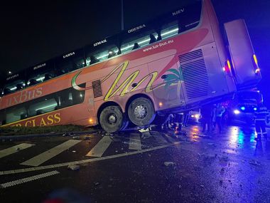 UPDATE - Plan Roşu de Intervenţie la Brăila, unde un autobuz cu 24 de ucraineni a ieşit în afara şoselei şi a ajuns într-un şanţ / Două persoane vor fi transportate la spital - FOTO / VIDEO
