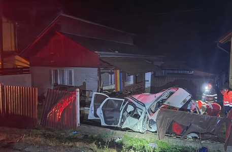 Suceava - Un mort şi un rănit în urma unui accident în care au fost implicate  o autoutilitară şi un autoturism, pe raza localităţii Molid - FOTO