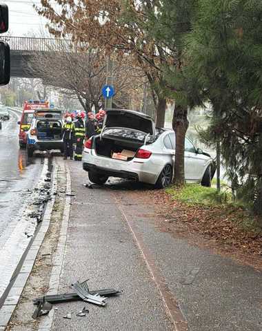 Timişoara: Un copil de 8 ani şi părinţii lui, răniţi într-un accident rutier / Şoferul vinovat a fugit de la locul accidentului şi este căutat de poliţie
