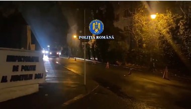 Dolj - Şapte percheziţii, inclusiv la sediul unei instituţii publice, într-un dosar de delapidare şi fals intelectual / Mai mulţi funcţionari, suspectaţi că şi-au însuşit bonuri valorice de carburant