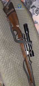 Caraş - Severin - Armă letală de vânătoare, 3 cartuşe letale şi 251 articole pirotehnice, toate deţinute ilegal, descoperite în urma a trei percheziţii / Un tânăr de 28 de ani a fost reţinut - FOTO