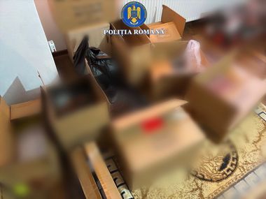 Aproximativ o tonă de articole pirotehnice, confiscate de poliţişti în urma unor percheziţii făcute în judeţul Dâmboviţa