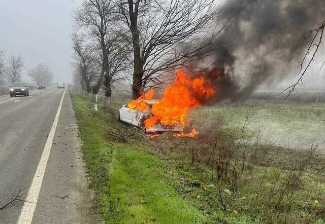 Olt: Tânăr de 19 ani decedat într-un accident auto, mașina a luat foc – FOTO