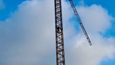 Un bărbat de 42 de ani a murit după ce a căzut de pe o macara din Sectorul 1 al Capitalei 