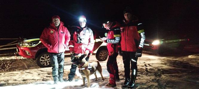 Maramureş: Intervenţii ale Salvamont pentru găsirea unui bărbat dispărut de acasă şi pentru recuperarea unor turişti care au întâlnit, pe un traseu, doi urşi