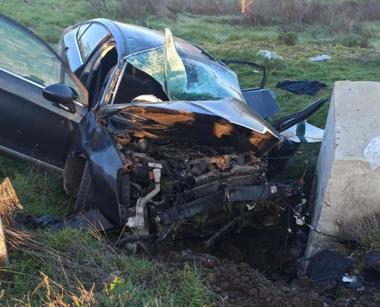 Constanţa: Şase persoane au fost rănite după ce maşina în care se aflau a intrat într-un cap de pod