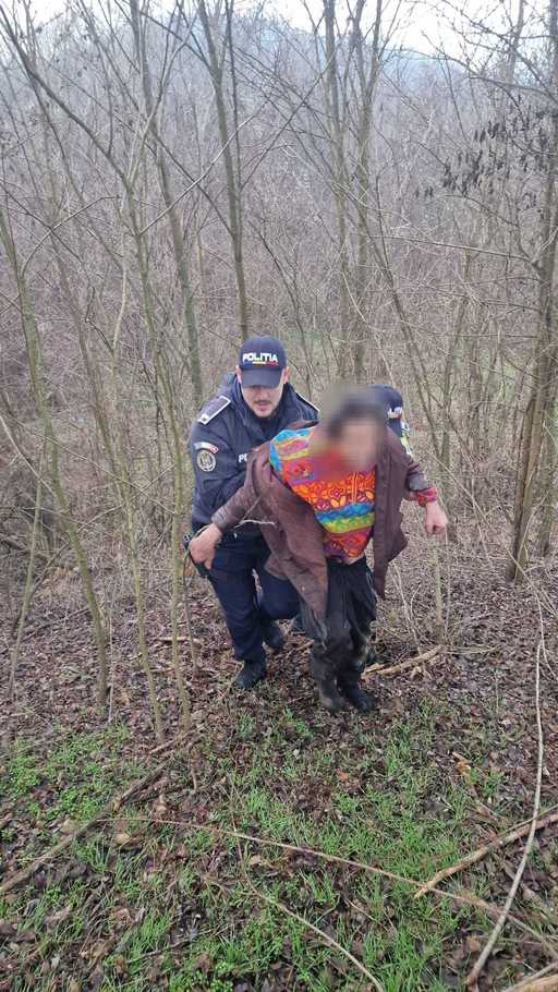 Mehedinţi: Bătrân găsit în viaţă după trei zile petrecute pe un câmp
