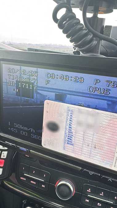 Gorj: Doi şoferi, prinşi circulând cu viteză foarte mare, în condiţii de ceaţă, pe centura ocolitoare a oraşului Târgu Jiu
