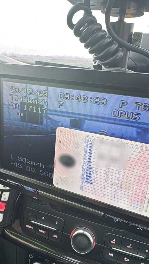 Gorj: Doi şoferi, prinşi circulând cu viteză foarte mare, în condiţii de ceaţă, pe centura ocolitoare a oraşului Târgu Jiu

