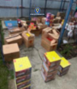 Peste 5000 de articole pirotehnice interzise la comercializare, descoperite în urma unor percheziţii făcute în mai multe localităţi din judeţul Călăraşi - FOTO / VIDEO
