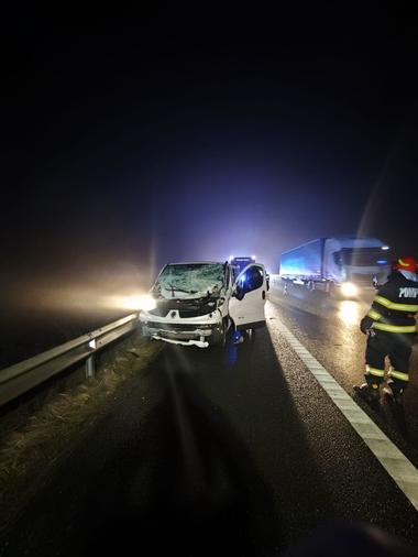 Sibiu - Accident pe A1, în zona localităţii Sălişte / Plan Roşu de intervenţie activat / Doi copii de 7 şi 9 ani şi doi adulţi, transportaţi la spital - FOTO