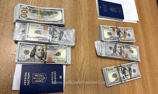 Poliţia de Frontieră - 60.000 de dolari găsiţi ascunşi în încălţămintea a două femei cu cetăţenie ucraineană, la Vama Siret