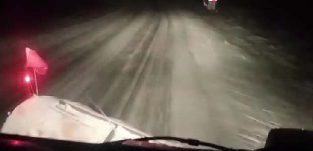 Drumarii lucrează în zonele unde se înregistrează ninsori - VIDEO