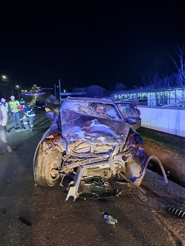 Accident cu cinci victime în judeţul Vaslui, unde două autovehicule s-au ciocnit frontal