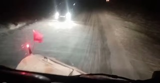 Direcţia Regională de Drumuri şi Poduri Craiova: ”În zonele montane ninge viscolit, fapt ce îngreunează acţiunile de deszăpezire” - VIDEO