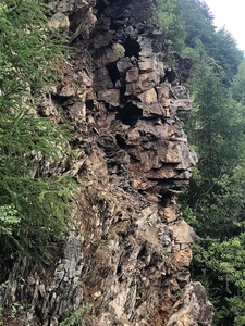 Trafic blocat pe Transfăgărăşan, în zona Arefu, unde au căzut pietre de pe versant