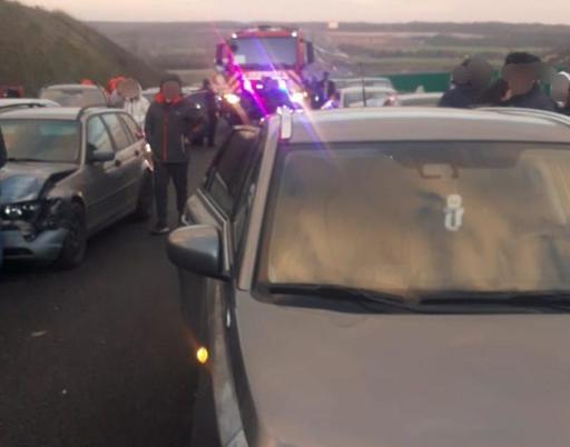 UPDATE - Grav accident în judeţul Olt, cu 11 maşini implicate, în care se aflau 32 de persoane/ Momentul impactului, surprins în imagini/ 2 victime la spital, 27 au refuzat transportul - FOTO / VIDEO