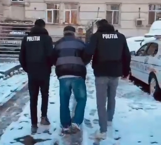 Dolj: Bărbat de 68 de ani suspectat că şi-a ucis soţia în bătaie, reţinut / El a chemat o asistentă medicală să acorde îngrijiri femeii, dar aceasta nu mai prezenta semne vitate / Asistenta a sunat la Poliţie

