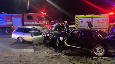 Botoşani: Patru persoane au fost rănite într-un accident rutier în care au fost implicate două autoturisme 