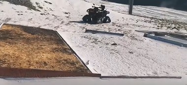 Cabinetul medical al Serviciului Public Salvamont Gorj, amplasat în partea superioară a pârtiei de schi de pe vârful Păpuşa, a fost spulberat de viscol - FOTO, VIDEO